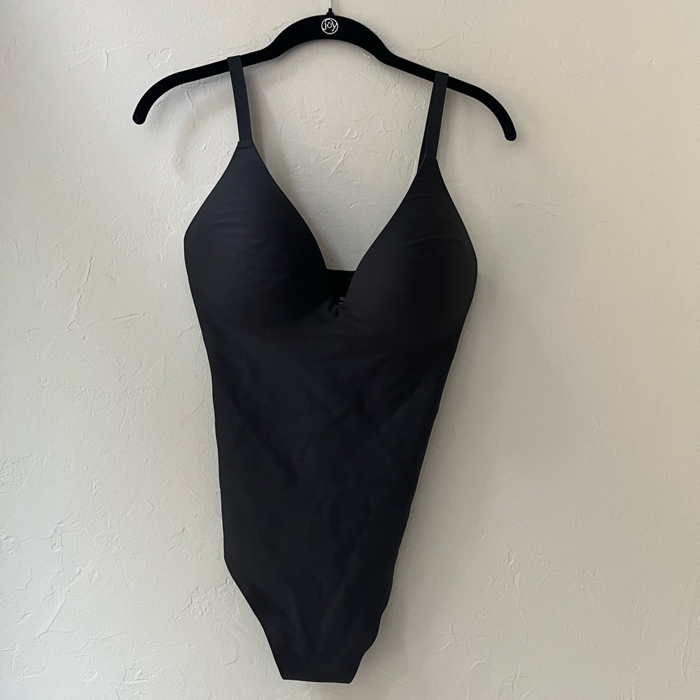 SKIMS Black Sculpting V-Neck Low-Back Bodysuit - Picture 5 of 6